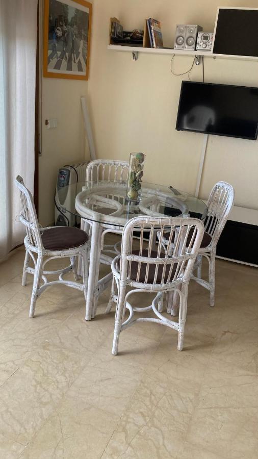 Apartamento L' Escala Esterno foto
